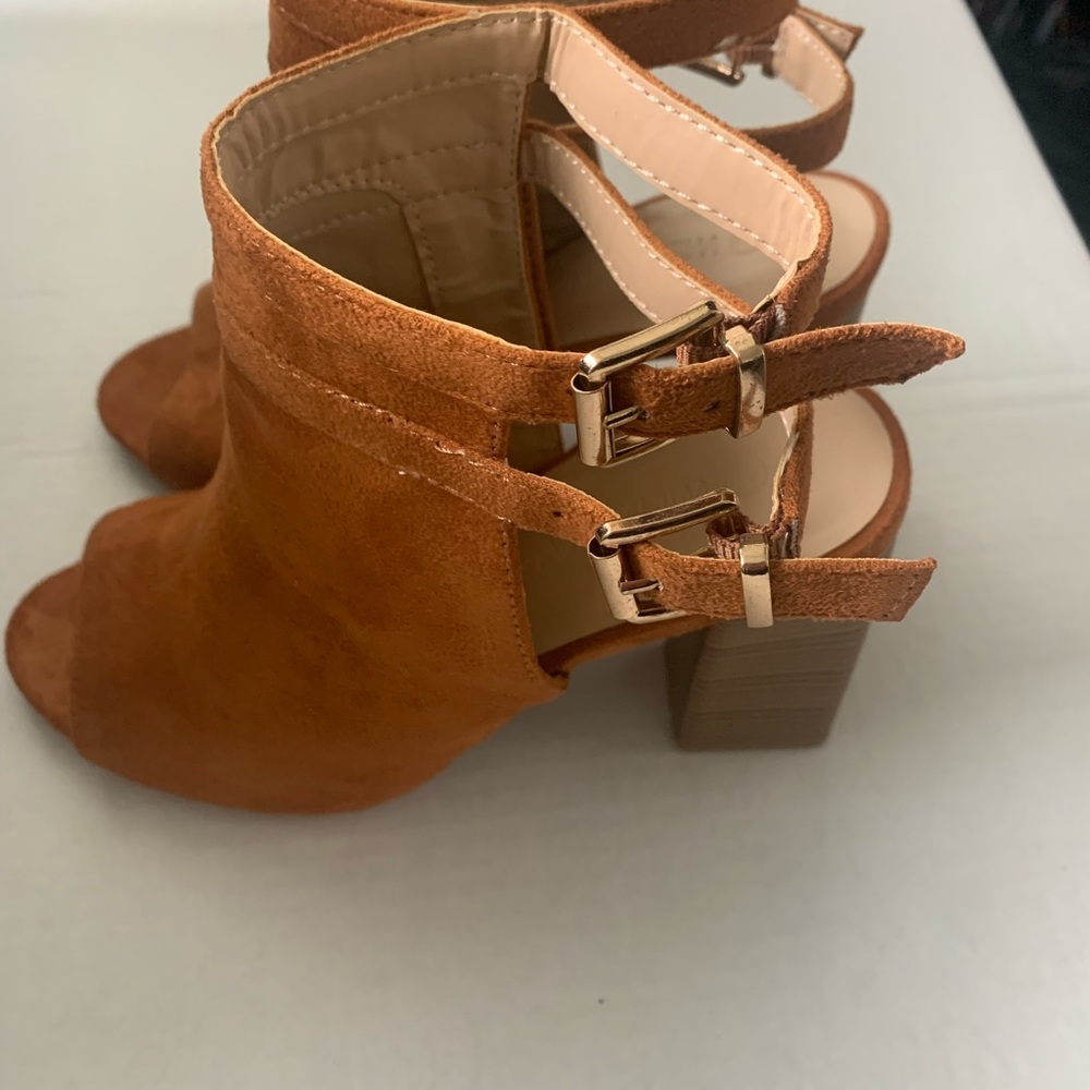 Woman’s brown Shoes Size 9, Fashion Nova